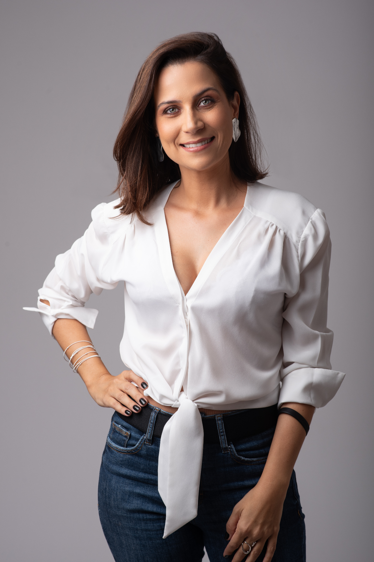 Thaís Bacchi sorrindo